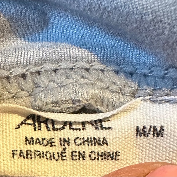 Ardene capri cut, workout pant, silver, scrunchy bottom, size medium - Picture 3 of 4